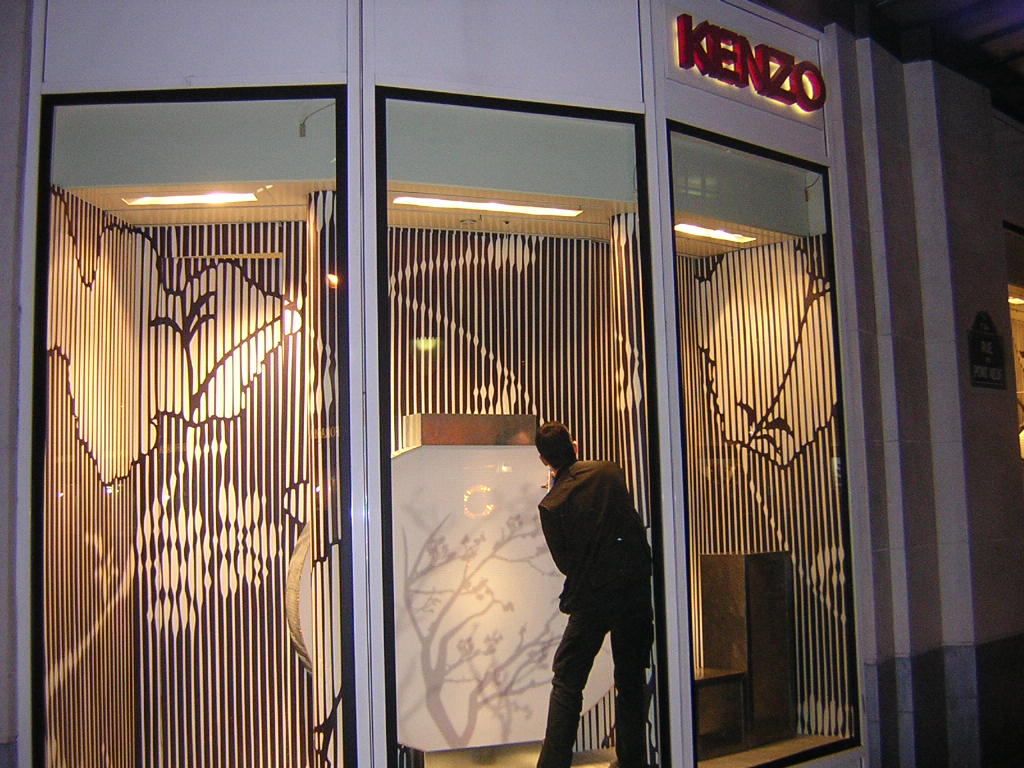 graphik retail decoration event reboard nancy kenzo
