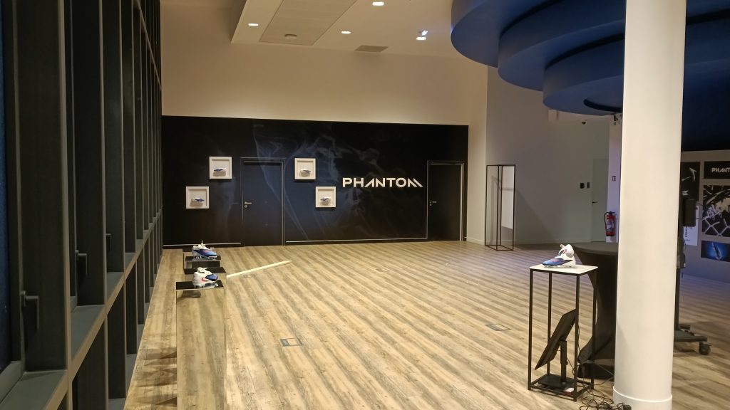 graphik retail decoration event reboard nancy nike x campus du psg 